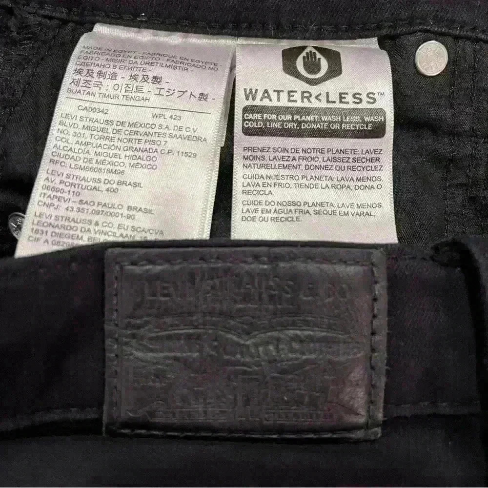 Levi’s Premium 724 High Rise Straight Black Jeans - Picture 4 of 7